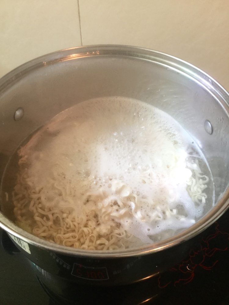 包菜鸡蛋面步骤3