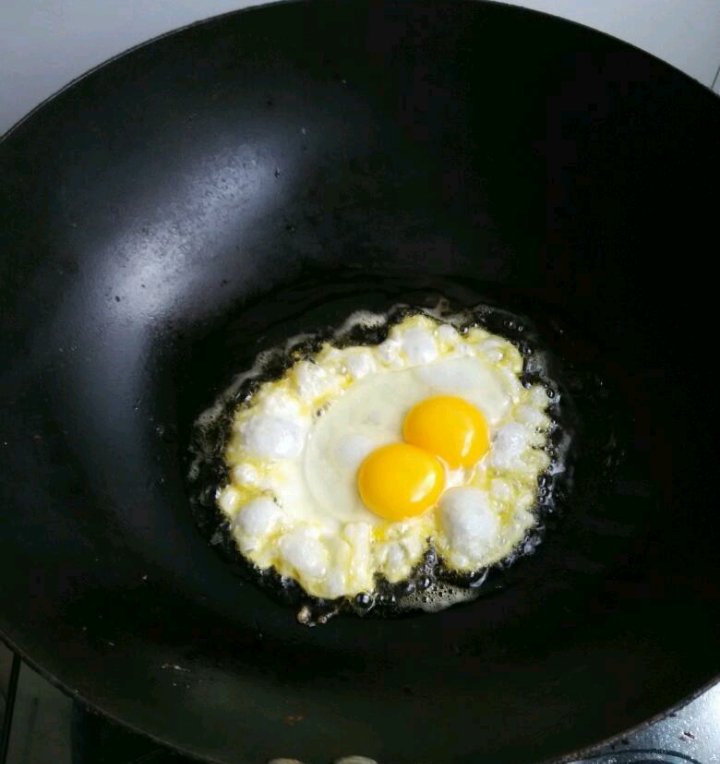 腊肠炒面步骤2