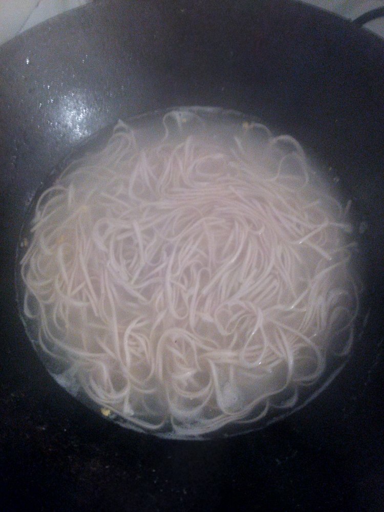 干黄瓜皮鸡蛋面步骤7