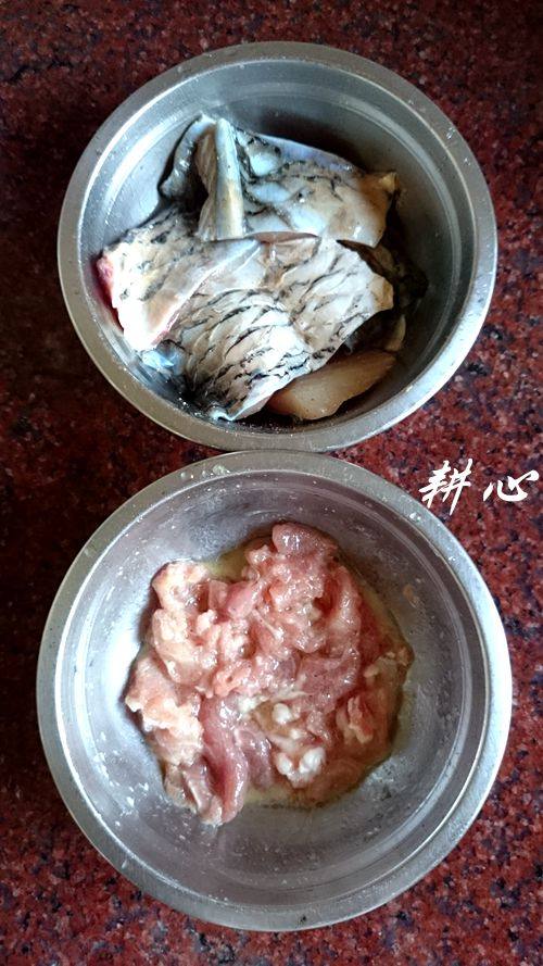 鲜虾鱼片肉片汤面步骤2