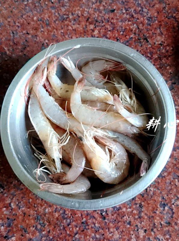 鲜虾鱼片肉片汤面步骤3