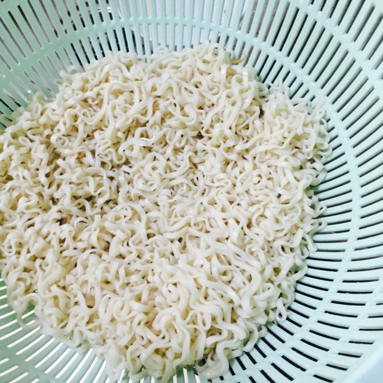 胡萝卜鸡蛋炒面步骤4