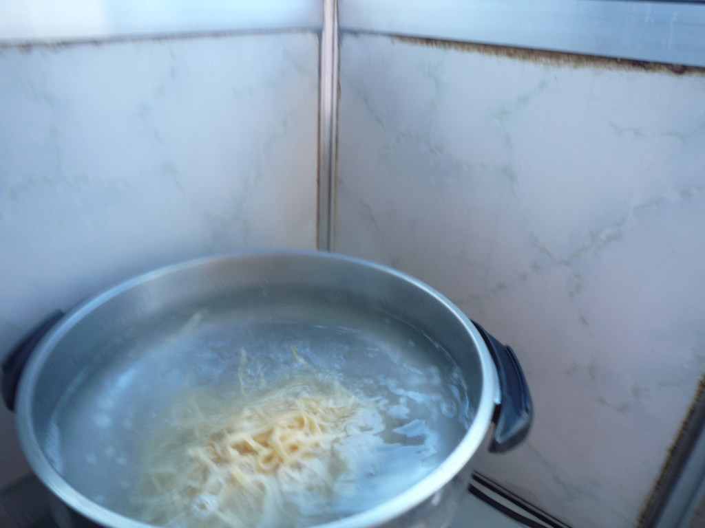三鲜伊府面步骤9