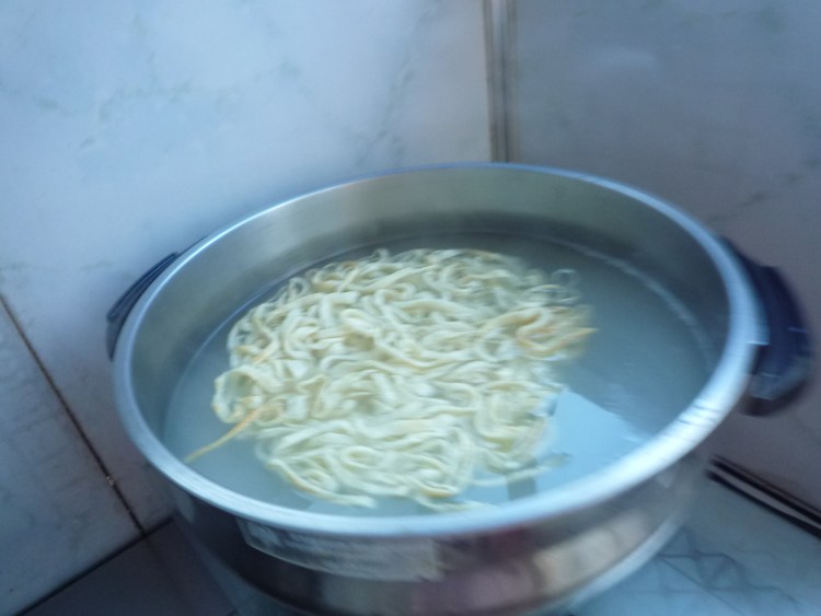 三鲜伊府面步骤14