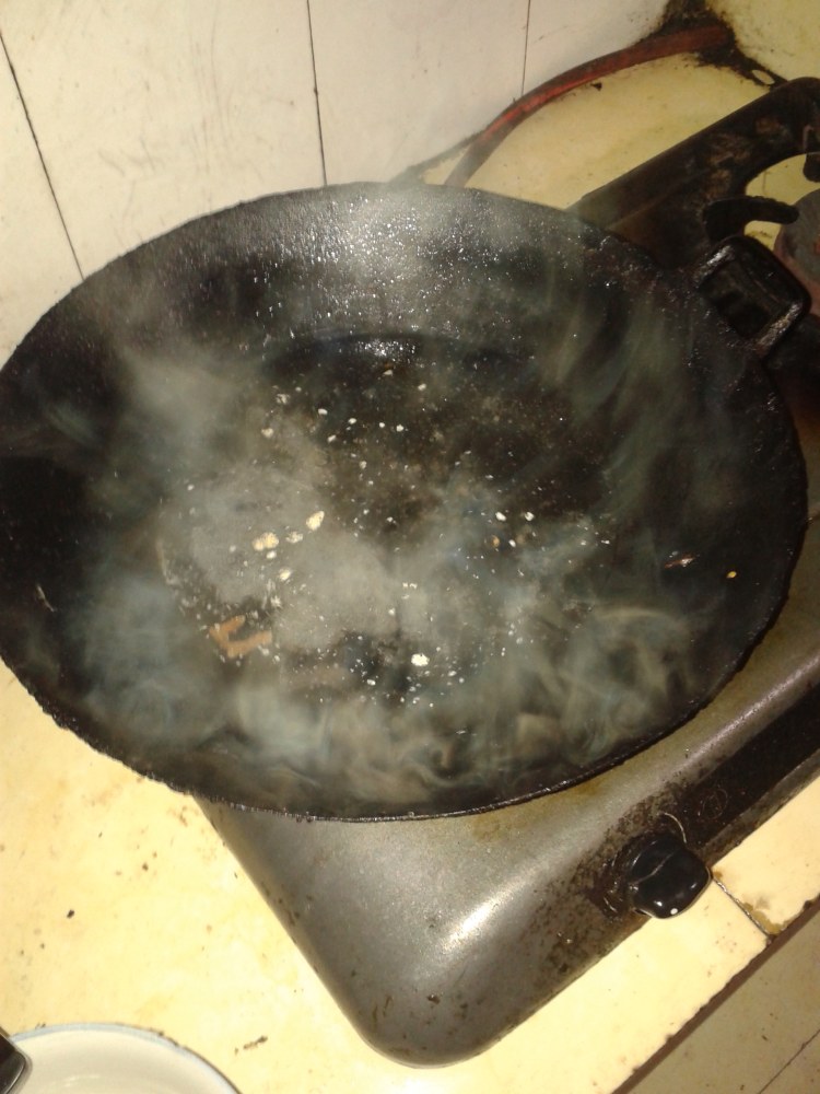 玉米鸡蛋白菜番茄面步骤1