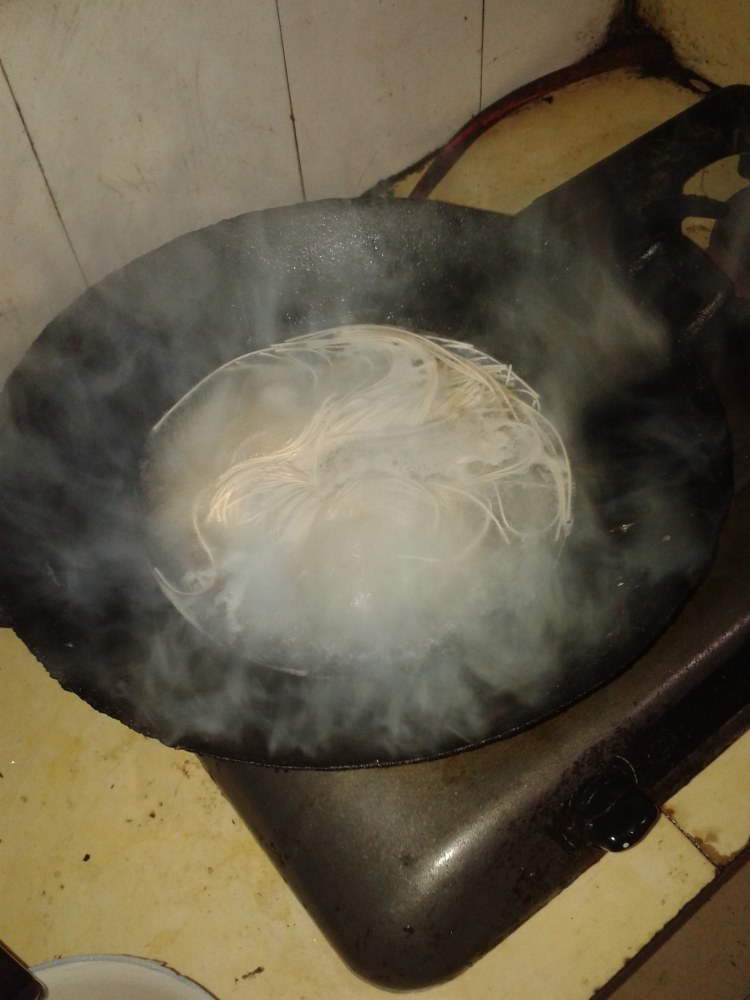 玉米鸡蛋白菜番茄面步骤3