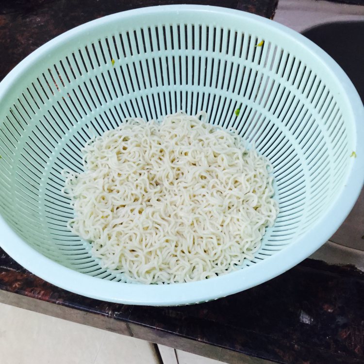 菜心云吞面条步骤8