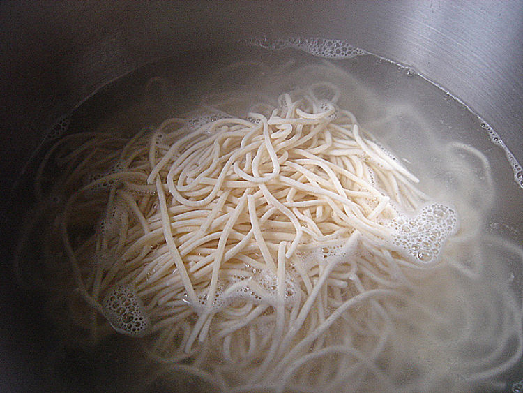 鸭汤素面步骤3