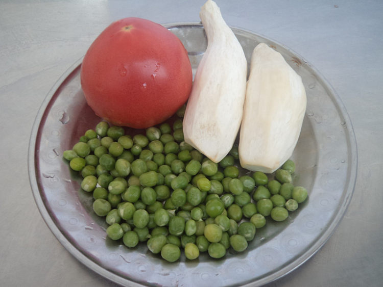 杏鲍菇豌豆番茄面步骤1