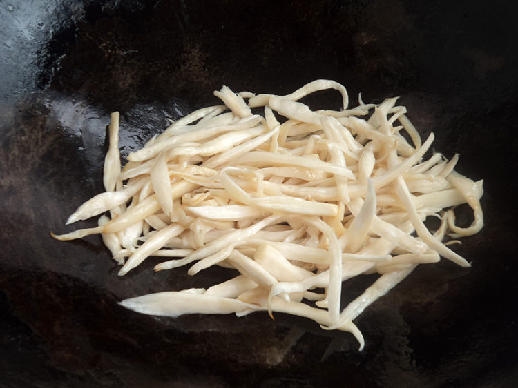 杏鲍菇豌豆番茄面步骤4