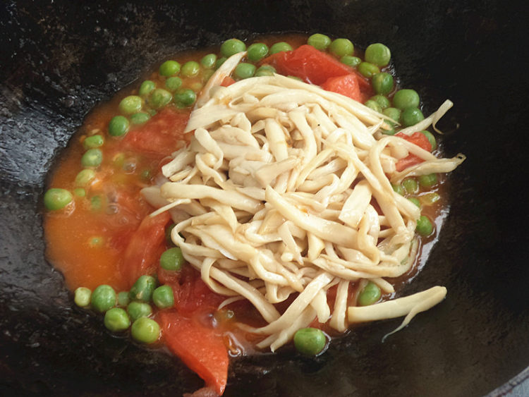 杏鲍菇豌豆番茄面步骤7