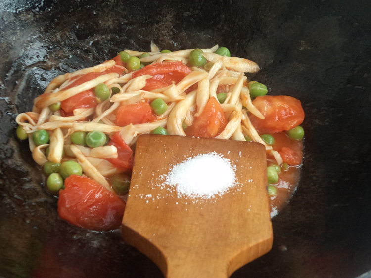杏鲍菇豌豆番茄面步骤9