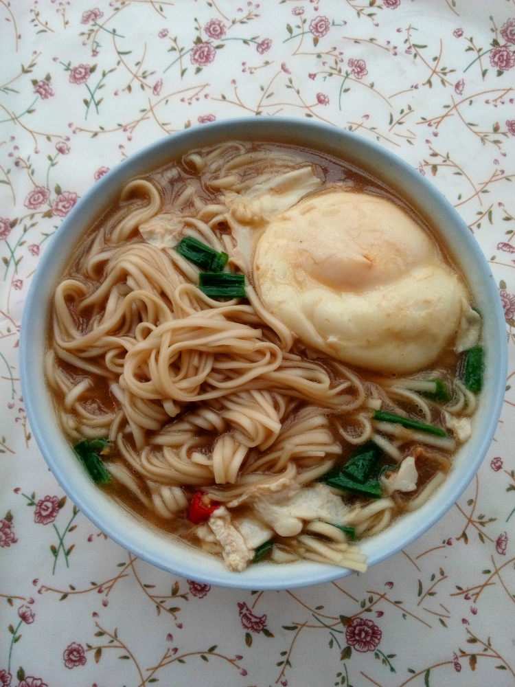 鱼汤鸡蛋面步骤5
