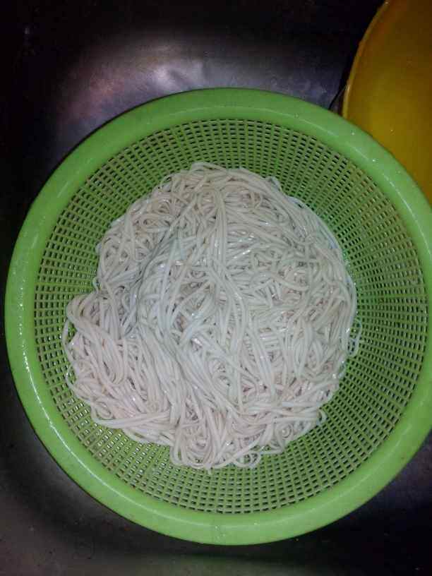 红椒鸡蛋炒面步骤4