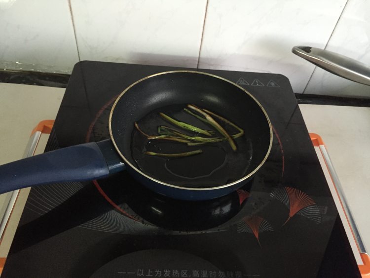 海米榨菜葱拌面步骤3