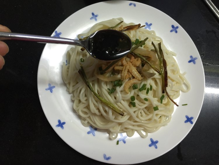 海米榨菜葱拌面步骤8