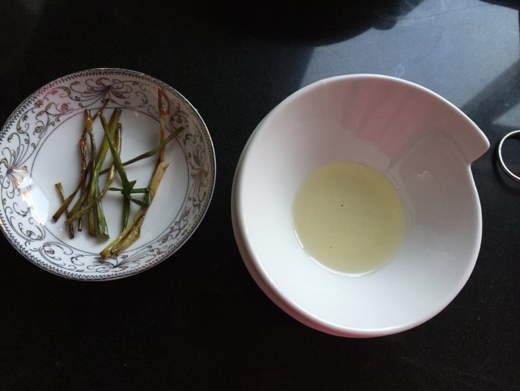 海米榨菜葱拌面步骤4