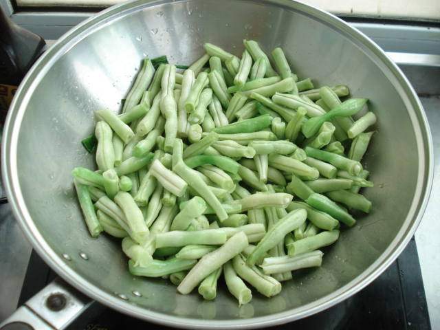 豆角素焖面步骤1