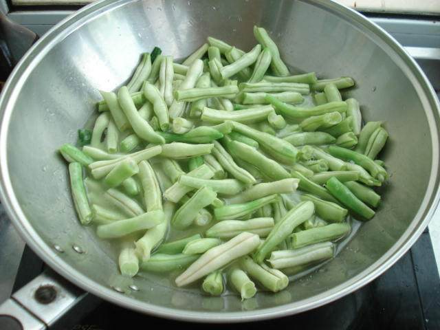豆角素焖面步骤2