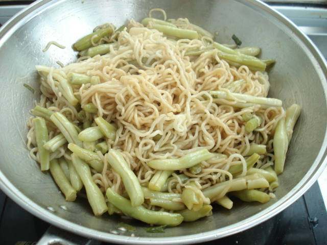 豆角素焖面步骤8