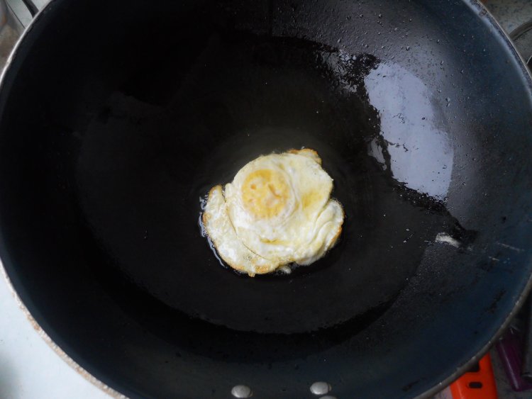 鸡蛋蔬菜刀削炒面步骤1