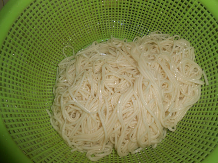 酸白菜炒面步骤3