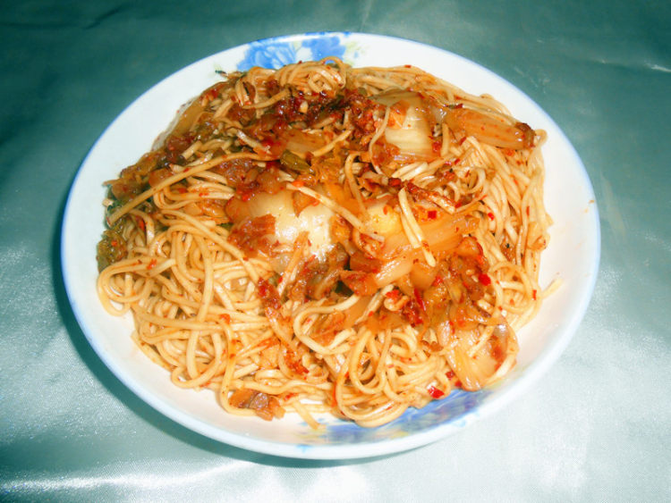 酸白菜炒面步骤8