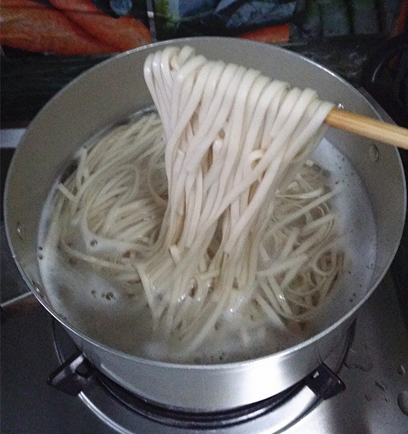 香菇火腿辣酱拌面步骤4
