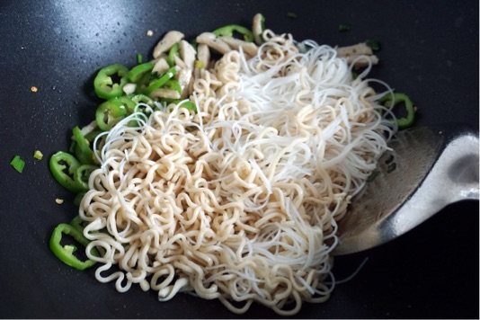 炒粉面步骤5