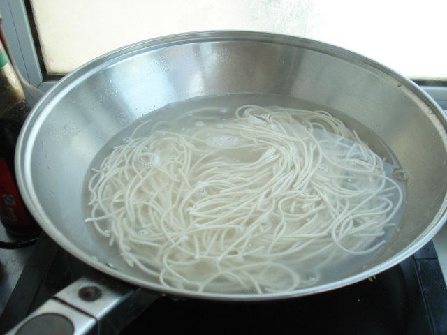 家常凉面步骤1