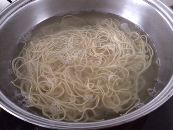 青菜肉酱面步骤3