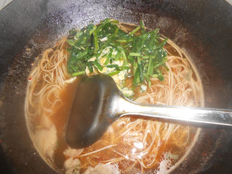 韭菜鸡蛋汤面步骤7