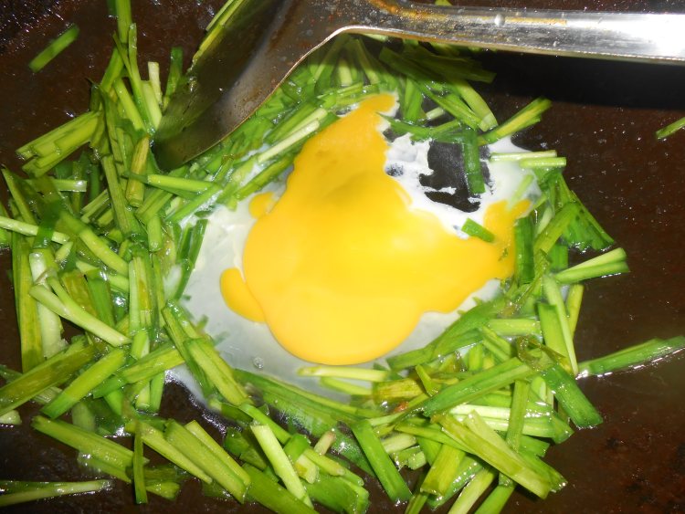 韭菜鸡蛋汤面步骤3