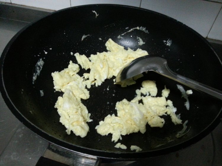 香菇肉丁鸡蛋面步骤2