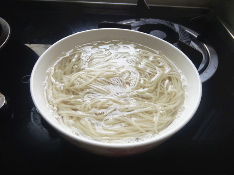 金钩葱油拌面步骤7