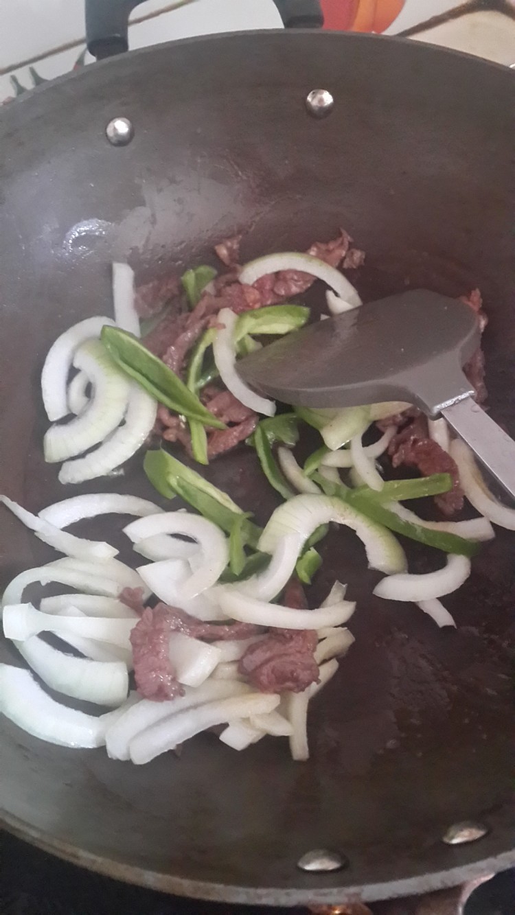 黑胡椒牛肉面步骤5