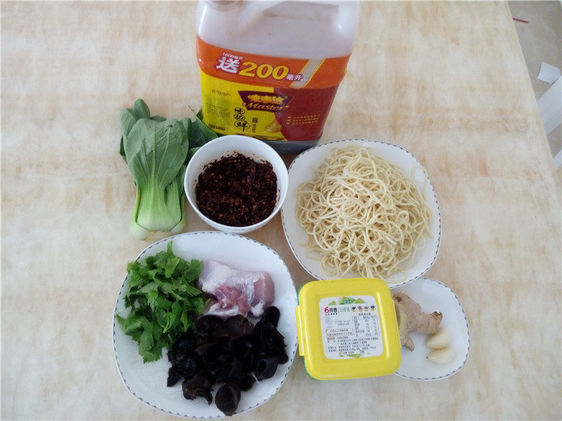 肉丝木耳面步骤1