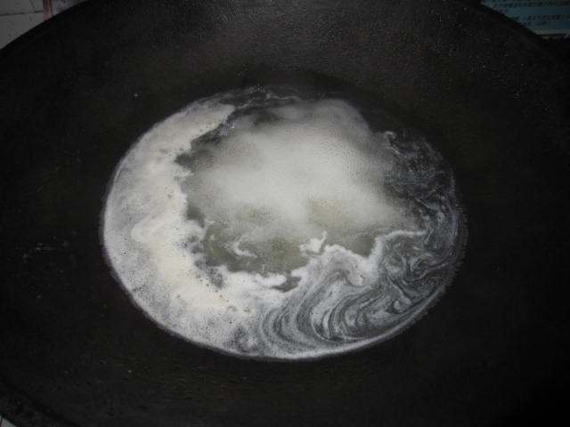骨头汤鱼丸煮面条步骤1