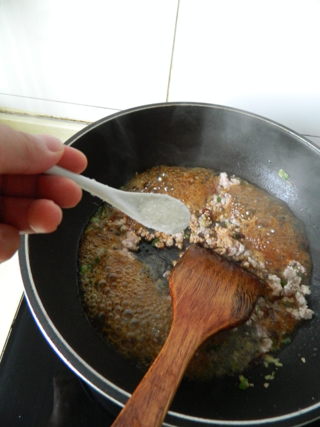 酸豆角肉末盖浇面步骤7