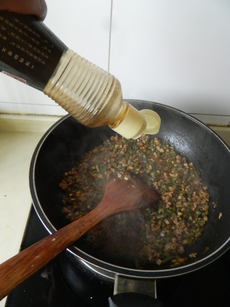 酸豆角肉末盖浇面步骤11