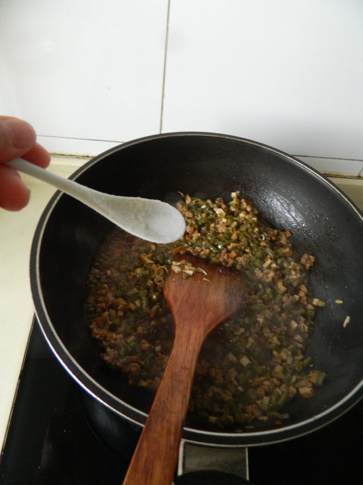 酸豆角肉末盖浇面步骤10