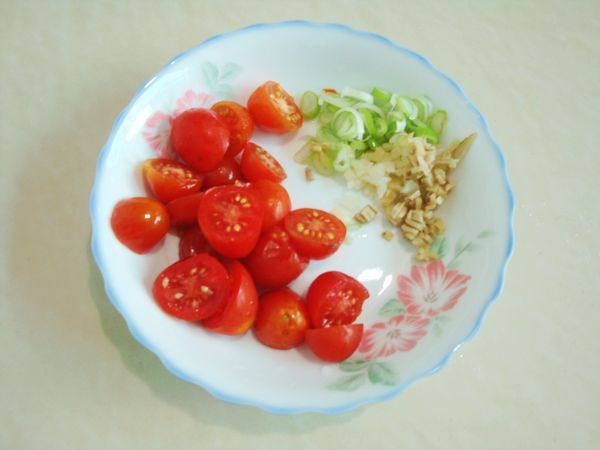 小番茄鸡蛋汤面步骤1