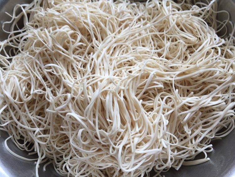 芹菜肉丝蒸面步骤4