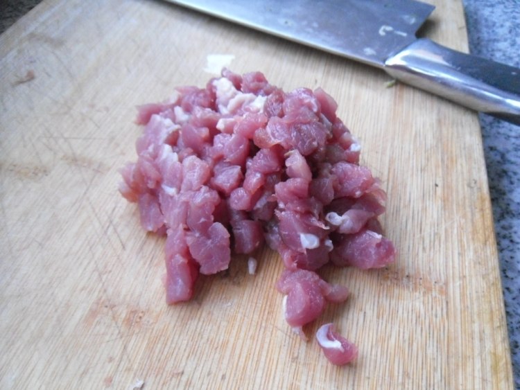 肉丁榨菜打卤面步骤2