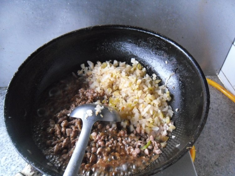 肉丁榨菜打卤面步骤9