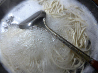 肉丝白菜炒面步骤3
