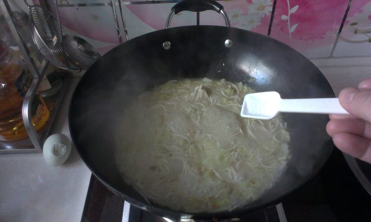 鸡汤排骨面步骤6