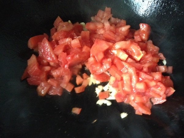 西红柿鸡蛋酱面步骤6