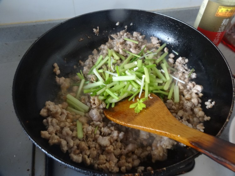 鸡块肉末面步骤10