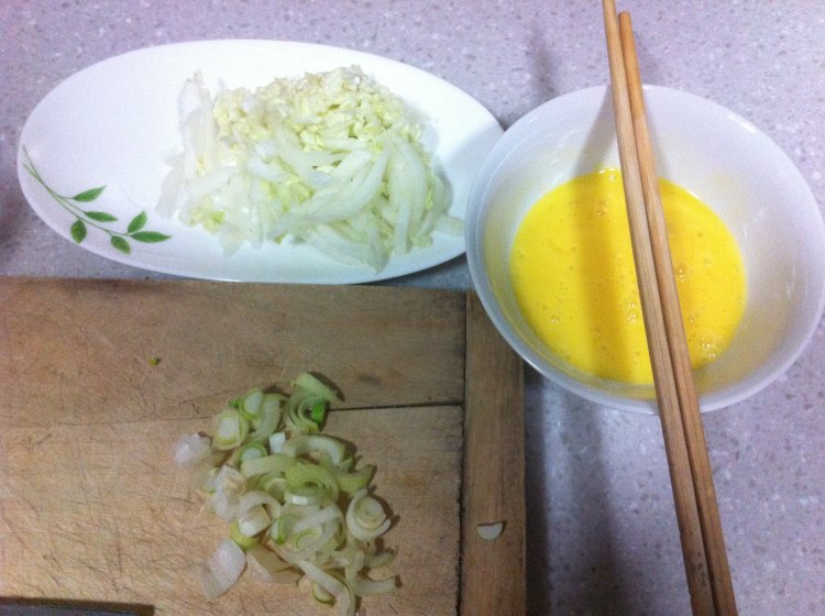 白菜鸡蛋汤面步骤2